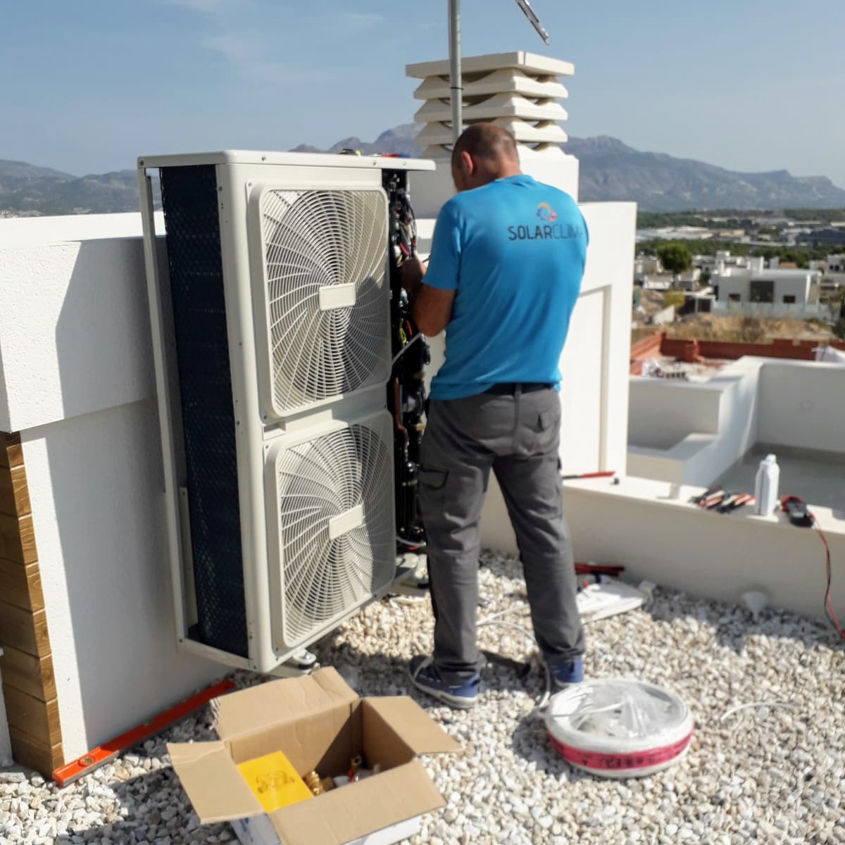 Instalación de unidad de aire acondicionado / climatización